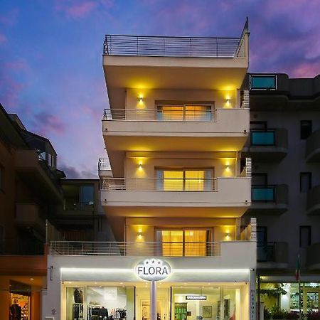 Hotel Flora Alba Adriatica Exterior foto